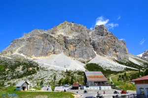 Passo Falzarego, 32043 Cortina d'Ampezzo Belluno, Italien – mit der Laga Zuoi Seilbahn bis auf 2752 Meter