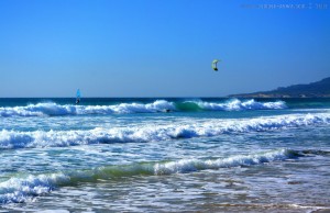 Kite-Surfer, Surfer und Windsurfer am Playa de los Lances Norte - Tarifa – Spain