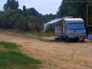 Parking at Río Tormes - DSA-640, 37336 Huerta, Salamanca, Spanien – August 2017