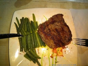 Lecker Steaks mit grünen Butterbohnen